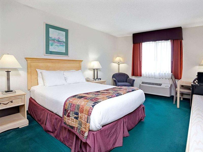 Baymont By Wyndham Monroe Hotel Bagian luar foto
