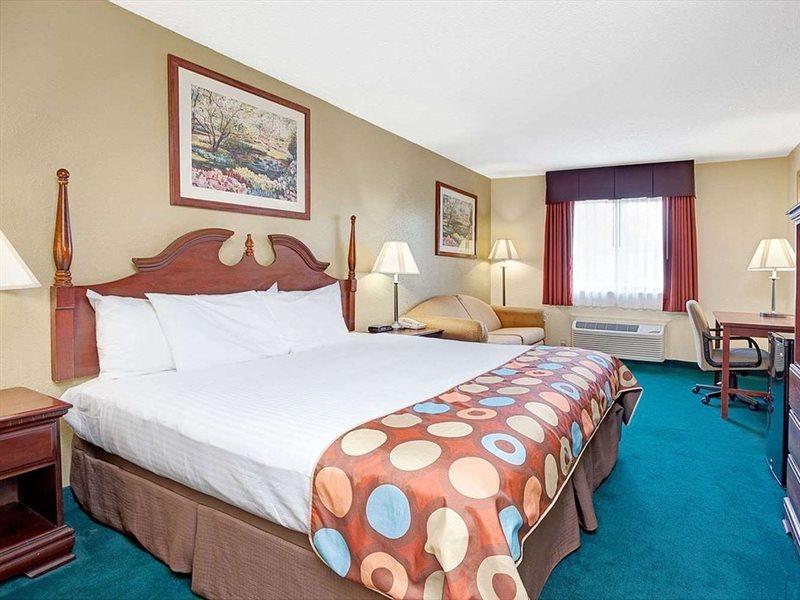 Baymont By Wyndham Monroe Hotel Bagian luar foto