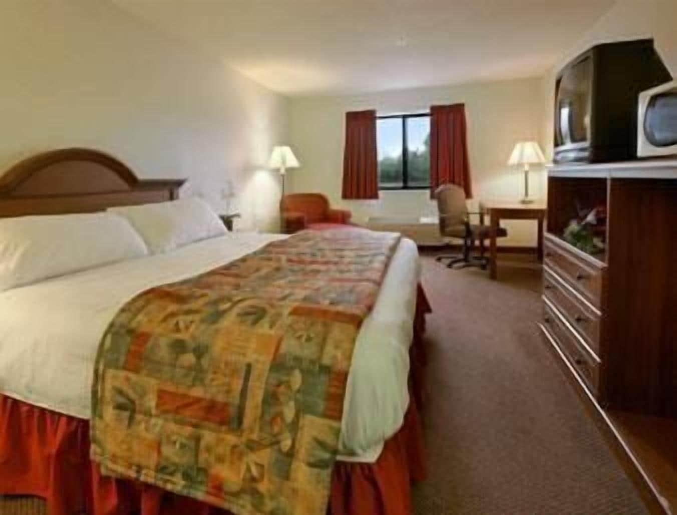 Baymont By Wyndham Monroe Hotel Bagian luar foto