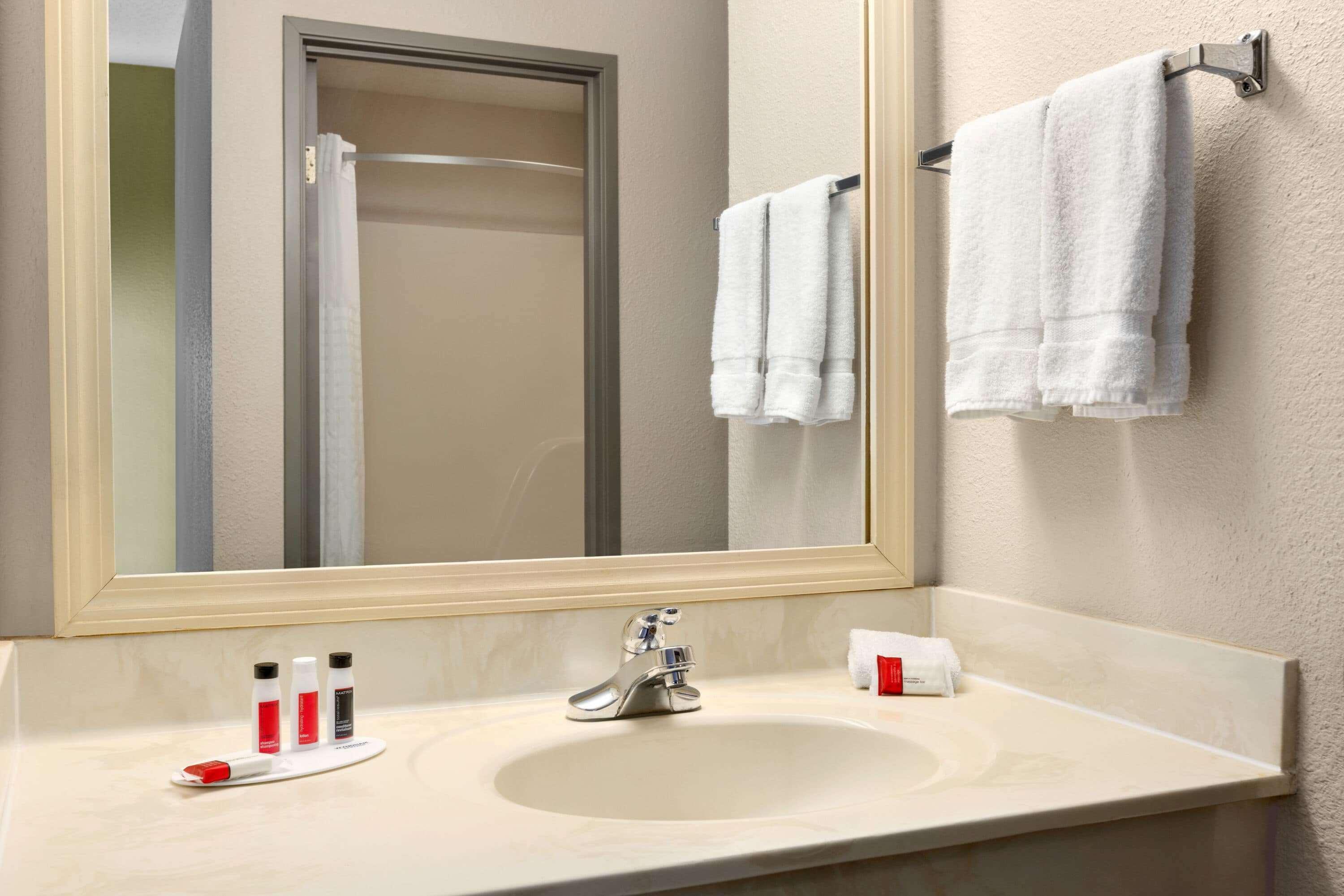 Baymont By Wyndham Monroe Hotel Bagian luar foto