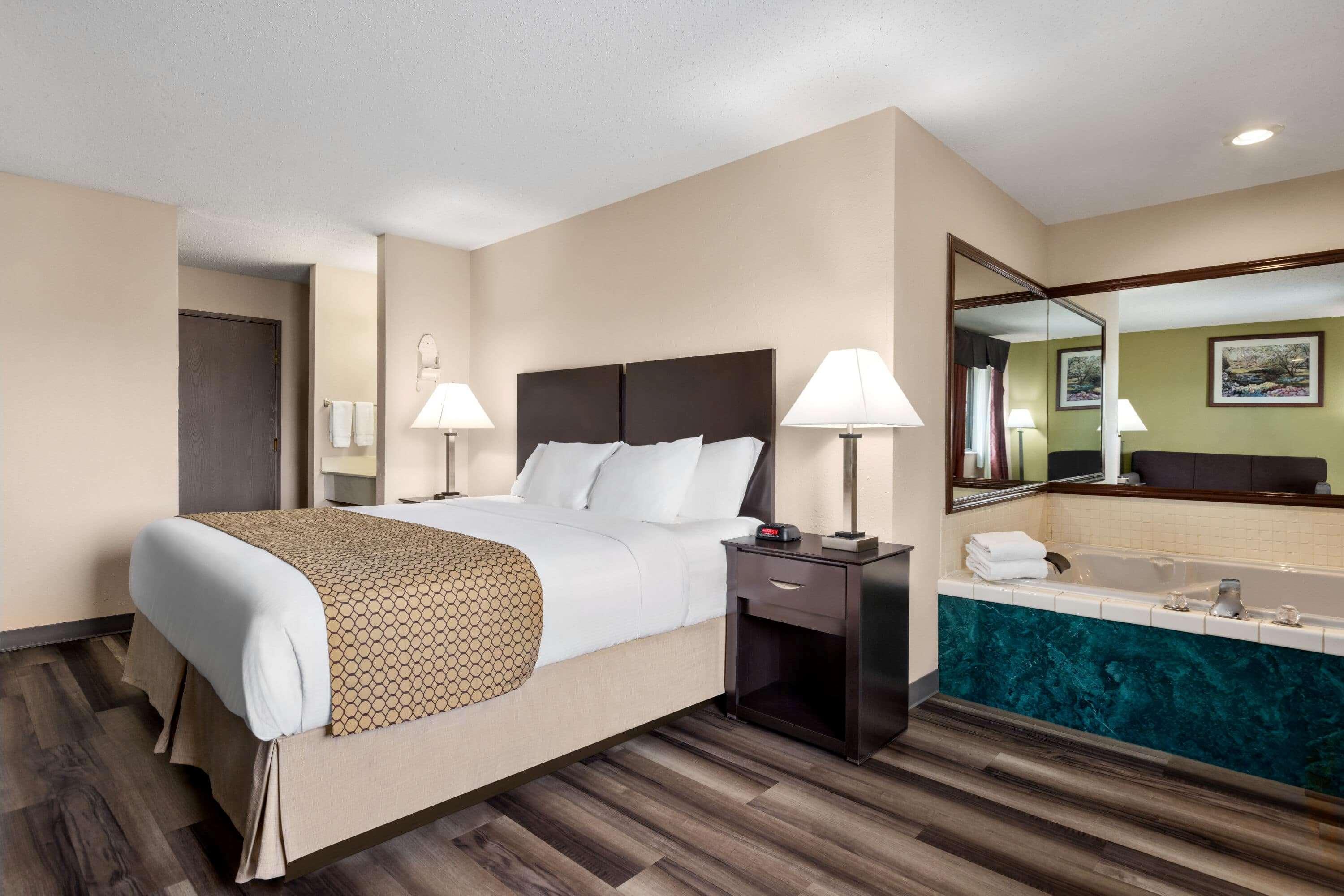 Baymont By Wyndham Monroe Hotel Bagian luar foto