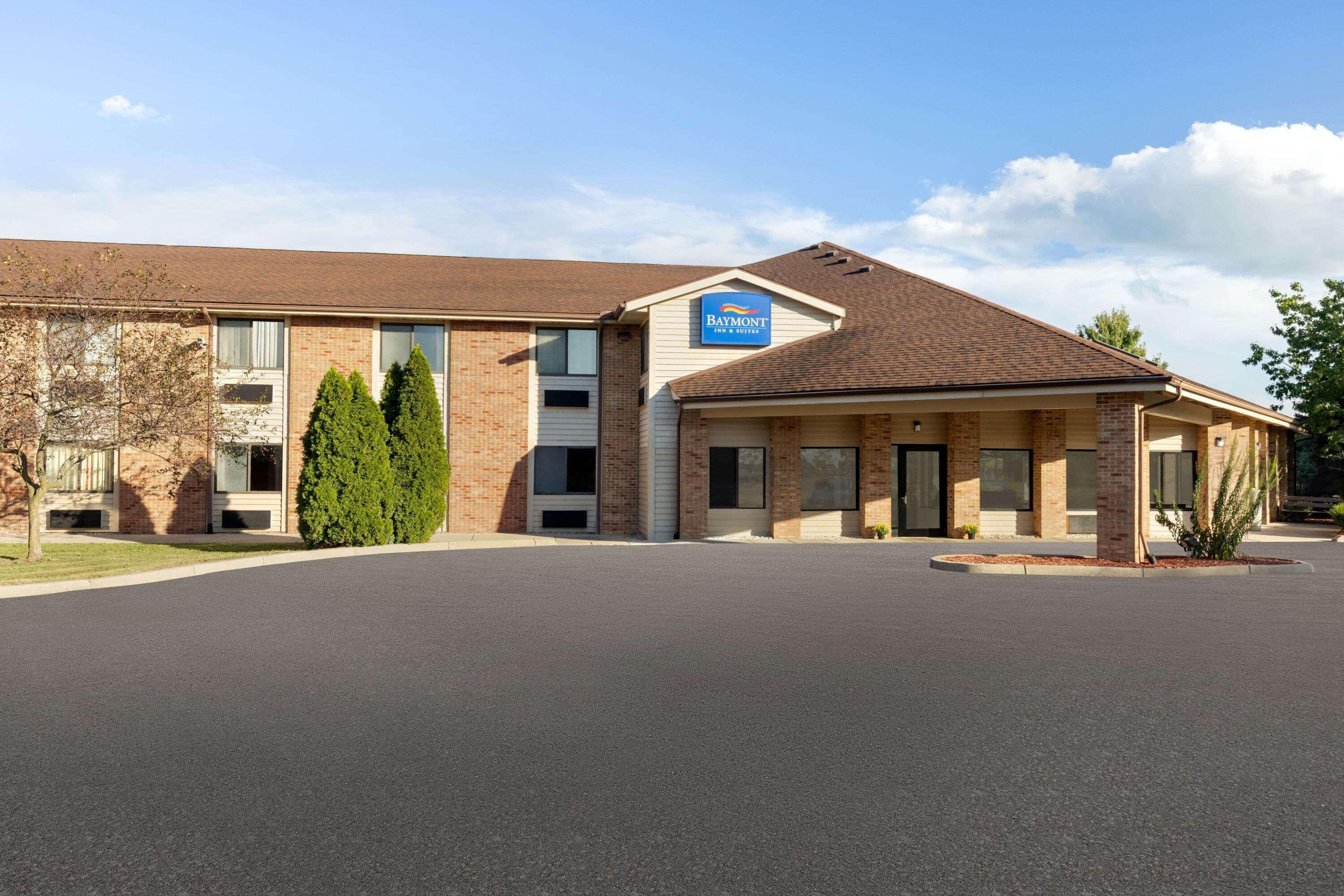 Baymont By Wyndham Monroe Hotel Bagian luar foto