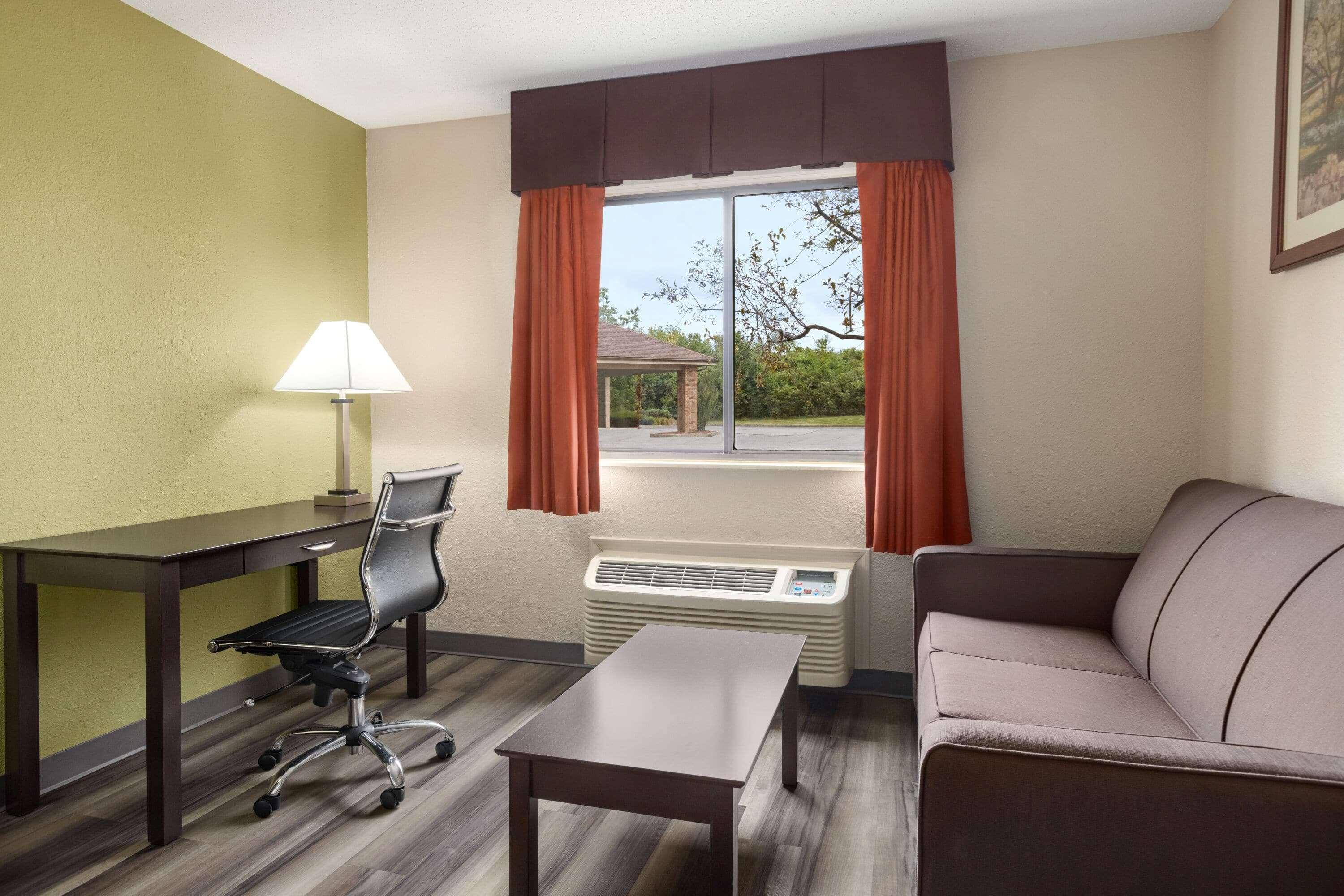 Baymont By Wyndham Monroe Hotel Bagian luar foto