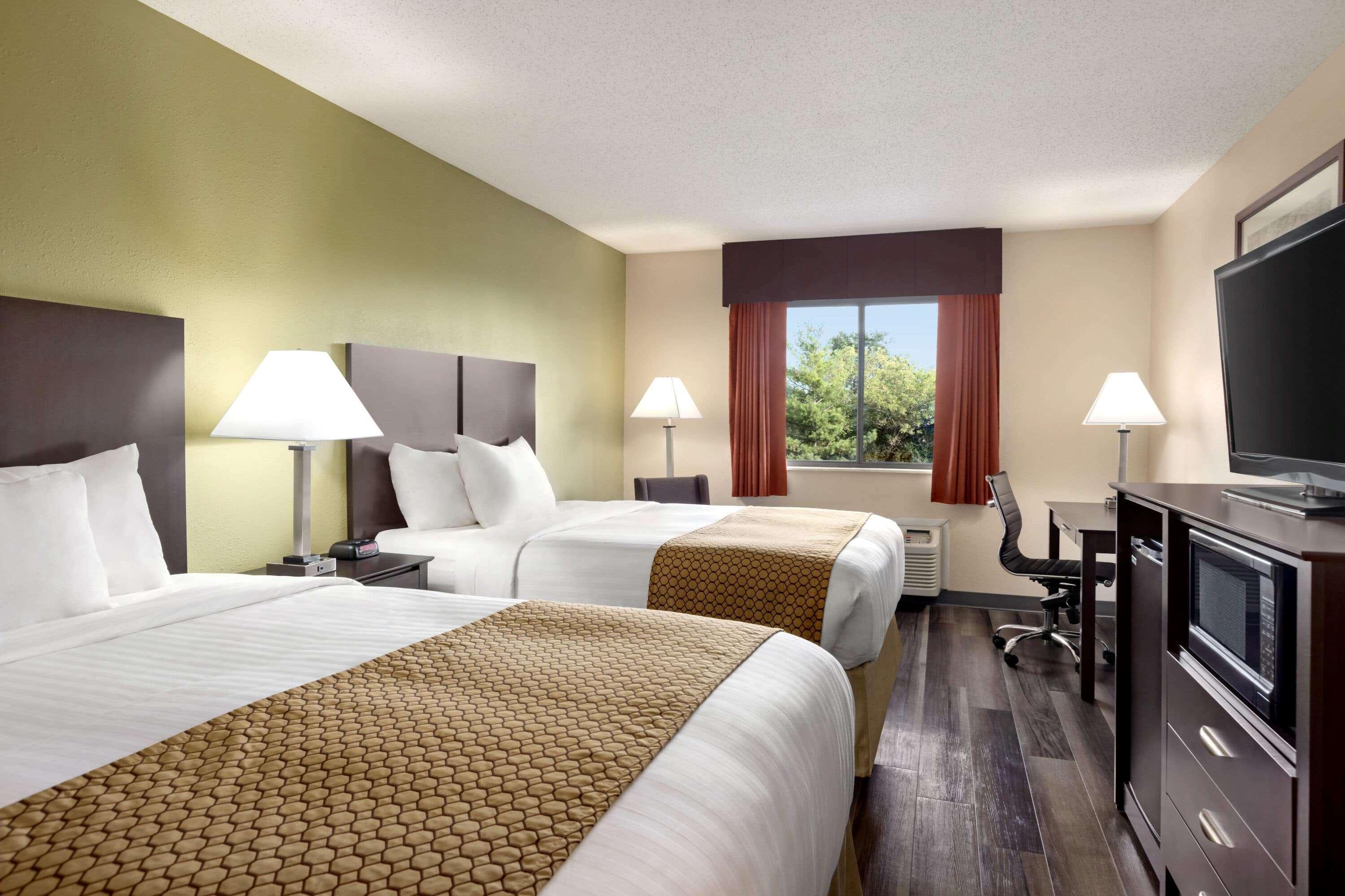 Baymont By Wyndham Monroe Hotel Bagian luar foto