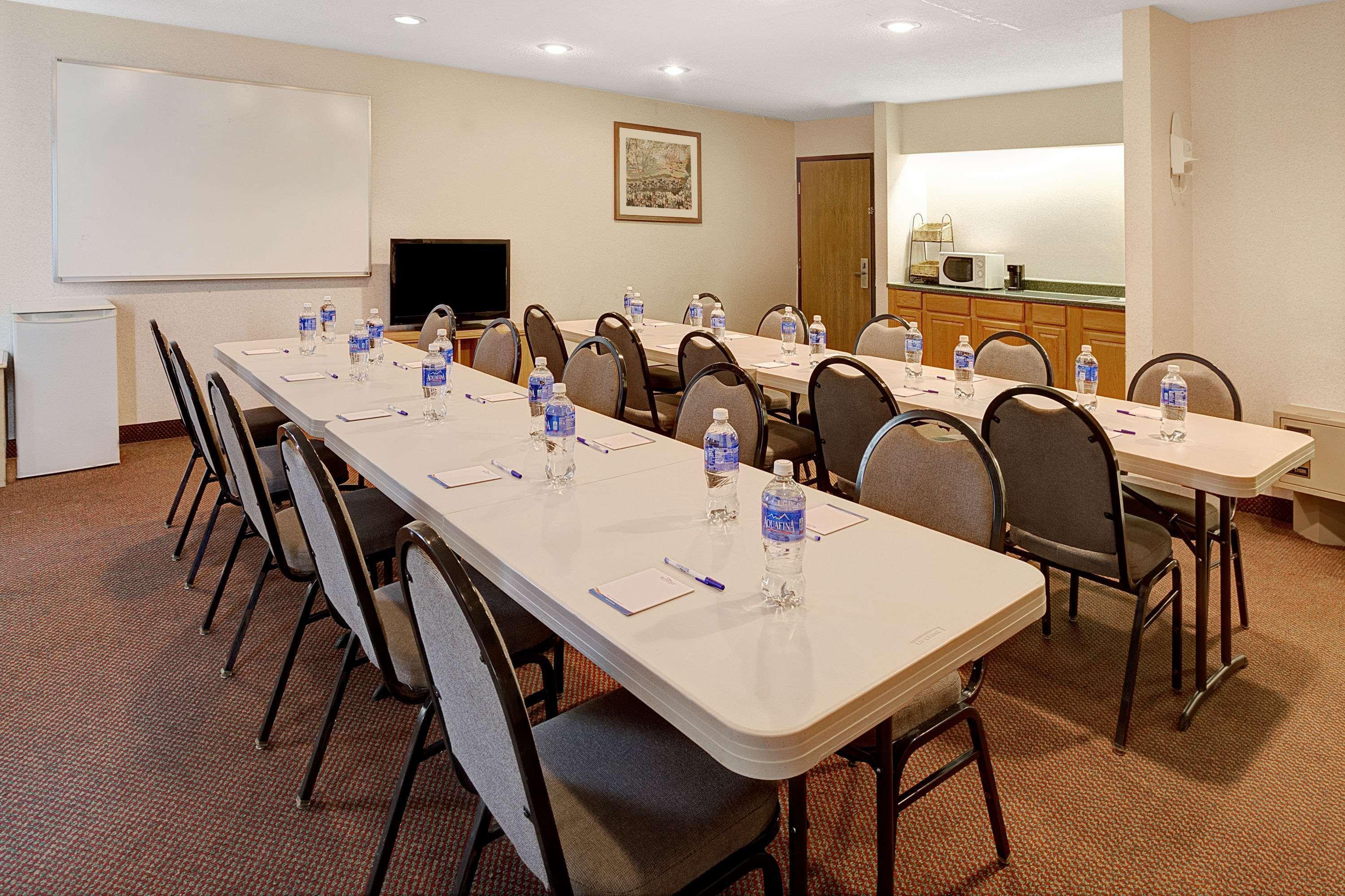 Baymont By Wyndham Monroe Hotel Bagian luar foto